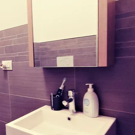 Confortevole Camera Con Bagno Privato - Bicocca Homestay Milan