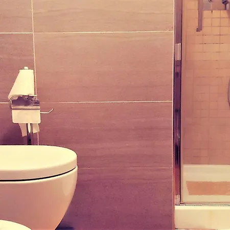 Confortevole Camera Con Bagno Privato - Bicocca Homestay